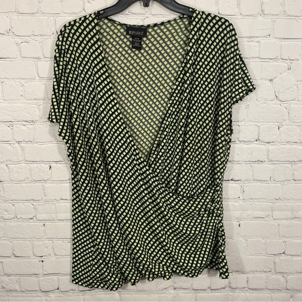 Lane Bryant Womens Shirt 14/16 Black Green Print Faux Wrap Short Sleeve Stretch